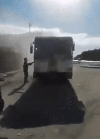 شاب من القيروان يسرق حافلة  و يقوم بجولة بها مع أصدقائه فيديو