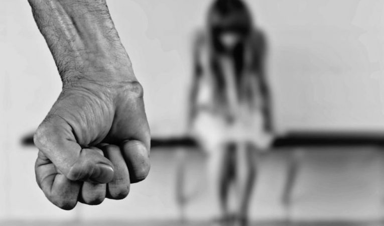 خلال الحجر الصحّي: إشعارات النساء المعنفات تتضاعف 5 مرّات  (فيديو)