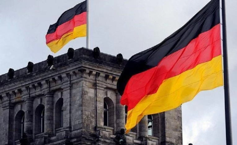 ألمانيا تعتزم منح أكثر من 100 ألف أجنبي وثائق للعمل والإقامة